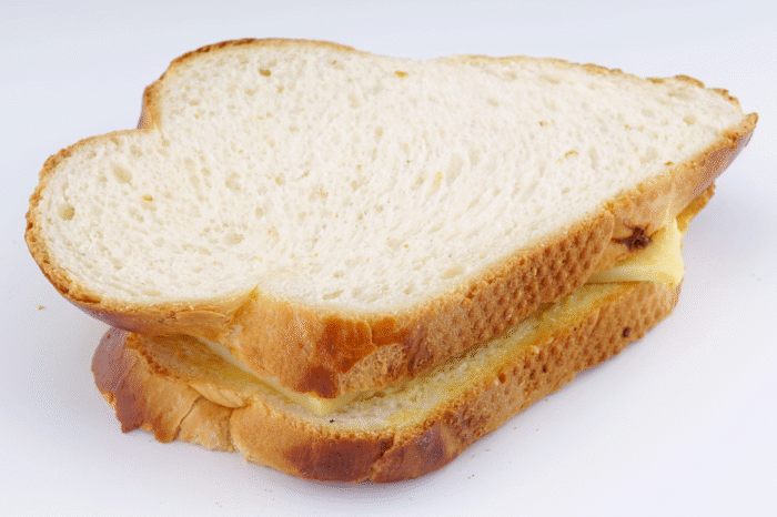 Zopfsandwich mit Käse